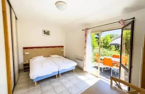 Nedde Villa | VVF Château on the Vienne Lake Vassivière * - 2 Rooms 4 People 1 baby