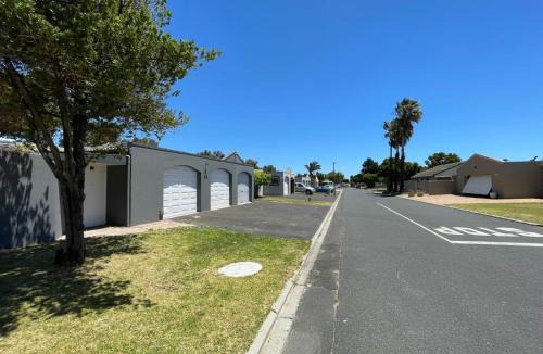 Cape Town Villa | Vynhubia