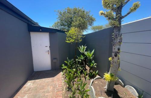 Cape Town Villa | Vynhubia