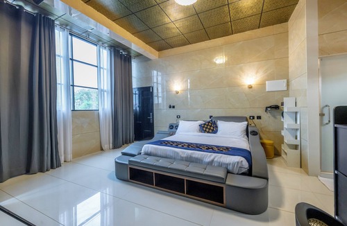 Kochi Hotel | W & H View Residency