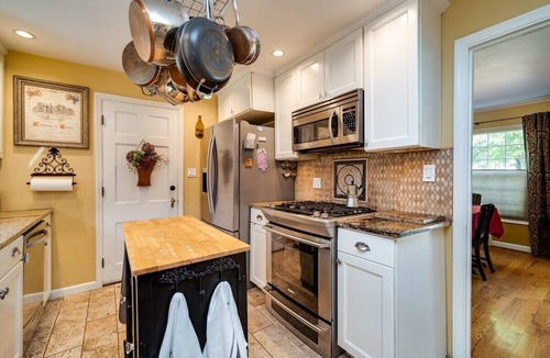 Kettering House | W Kettering | Historic 3BR Retreat w/Private Patio