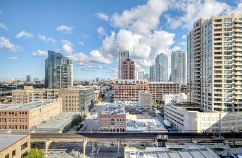 West Loop Gate Apartment | W Loop 2BR w pool gym lounge nr L CHI-748