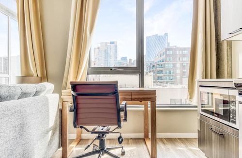 West Loop Apartment | W Loop Studio w Pool Gym WD nr the L CHI-190