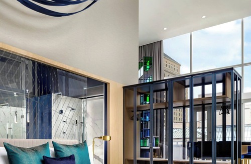 International District Hotel | W Montreal