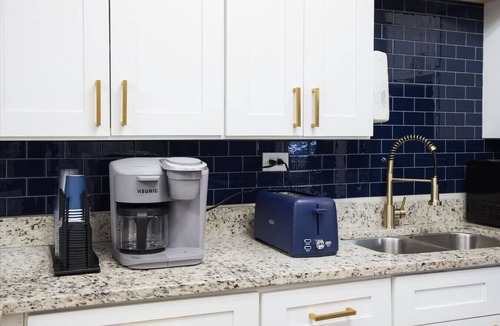 Brighton Park Apartment | W Pershing · Large Chicago Apt 3 Bed | 12 Min Downtown | Arcade