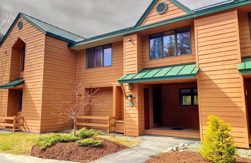 Carroll Cabin | W1 Cozy and Comfortable Bretton Woods Condo with Ski Slope Views Fireplace in Carroll, NH
