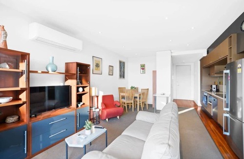 North Melbourne Apartment | W30 - Sparkling North Melbourne Gem with parking