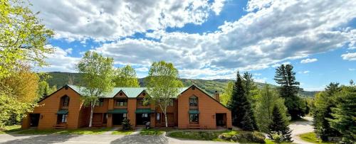 Carroll Villa | W5 AIR CONDITIONED Mount Washington Place townhouse with fireplace air hockey free and fast wifi