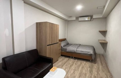 Phra Khanong Nuea Hotel | W71
