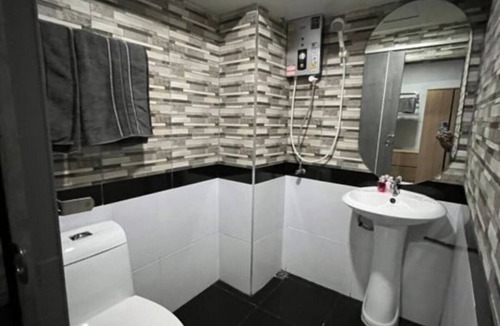 Phra Khanong Nuea Hotel | W71