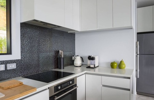 Tutukaka House | W91: Stylish, modern, beach views, 100m to the beach