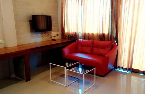 Warin Chamrap Hotel | Waen Petch Place