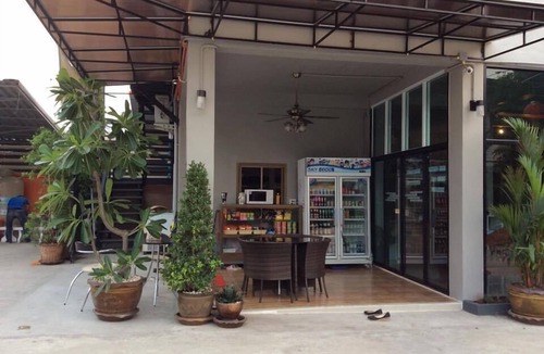 Warin Chamrap Hotel | Waen Petch Place