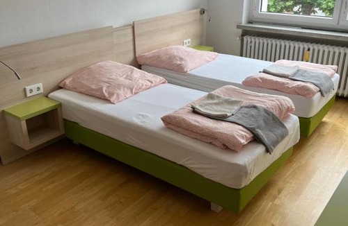 Mitte House | Waffel Cafe HOSTEL Monteurwohnung Ferienwohnung