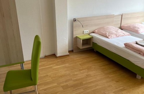 Mitte House | Waffel Cafe HOSTEL Monteurwohnung Ferienwohnung