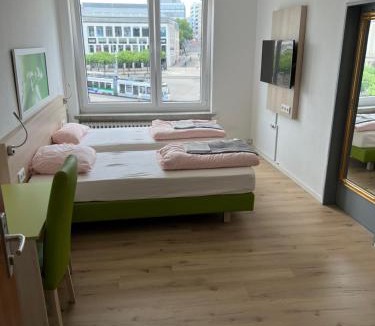 Mitte House | Waffel Cafe HOSTEL Monteurwohnung Ferienwohnung