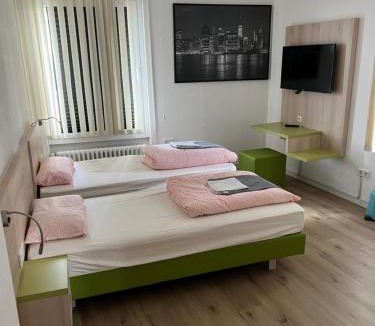 Mitte House | Waffel Cafe HOSTEL Monteurwohnung Ferienwohnung