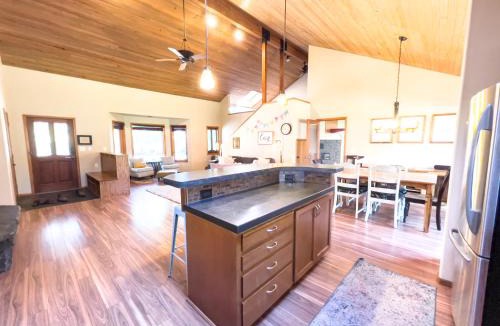 Sisters House | Wagon Wheel Home