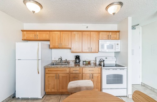 Waikiki Condo | Waikiki Banyan Condo With Panoramic 37th Floor Ocean Views