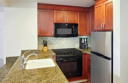 Waikiki Hotel | Waikiki | Couples Lagoon Stay | Pool + Spa