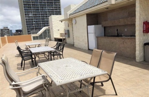 Waikiki Condo | Waikiki Studio high rise views free onsite parking