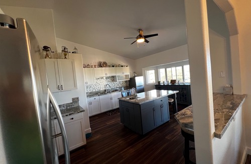 Sunset Ridge House | Waikoloa Luxury 3BR + w/Ocean Views & Lanai — Hale Akaʻula