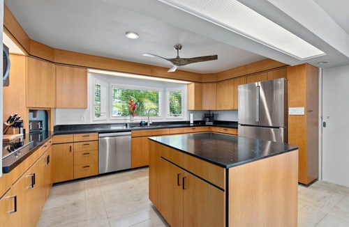 Kuliouou - Kalani Iki House | Wailupe Beach Front: Lux Oceanfront w/Pool, Hot Tub, Beach Access & Stunning Vi
