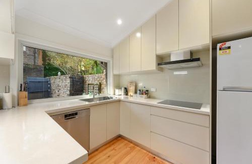 Waitara Villa | Waitara cozy 2BR walking distance to train station