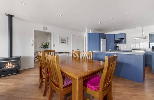 Waitetoko House | Waitetoko Waterfront - Waitetoko Holiday Home