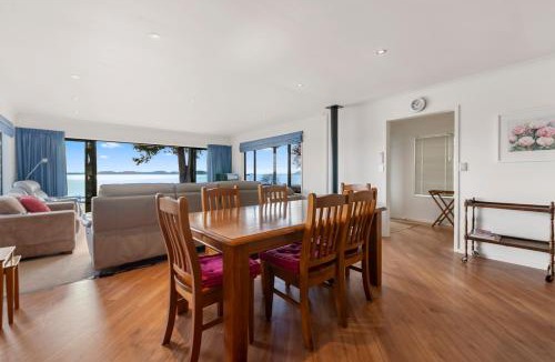 Waitetoko House | Waitetoko Waterfront - Waitetoko Holiday Home