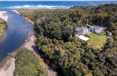 Southland Hostel | Waitutu Forest Lodge