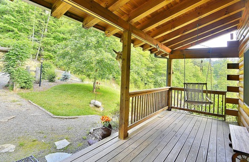 Clyde Cabin | “Wake Up to Bison Views – Cozy Log Cabin on a 65-Acre Private Ranch.”