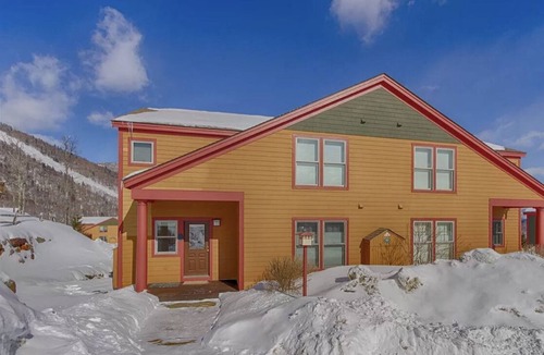 Killington House | Wake up to views of Bear Mountain! Steps to trails!