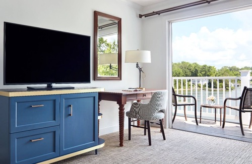 Irvington Hotel | Wake up to Waterfront Views + Private Balcony for Relaxation |Marina & Courtyard