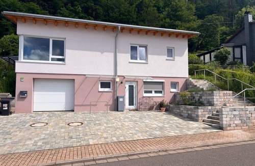 Ueberherrn Apartment | Waldblume vacation apartment with e-charging station