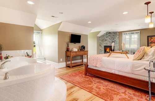Reva House | WALDEN HALL MAIN MANOR : LIVE IN LUXURY