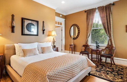 Reva House | WALDEN HALL MAIN MANOR : LIVE IN LUXURY