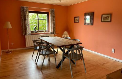 Alfen House | Waldhaus Wiesenblick mit Spielzimmer und Tischtennisraum