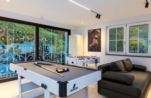 Alpirsbach House | Waldklang Refugium Schwarzwald - eingezäunt - Außen-Sauna - Tischkicker - Billard