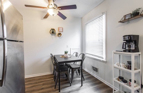 South Kansas City House | Waldo Retreat House 3BD - Master Suite, Pet Friendly, Walking Trail & Shops