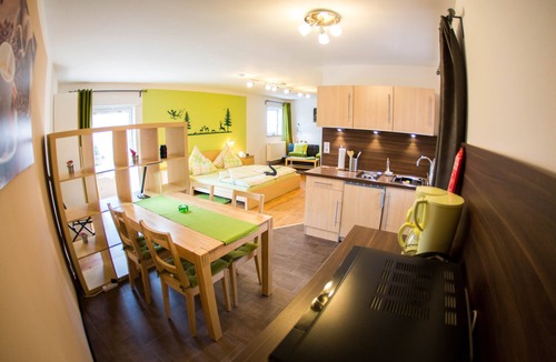 Treppendorf Apartment | Waldzimmer - Lovingly furnished apartment near Musikhaus Thomann