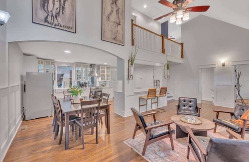 East Hill House | Walk 2 Restaurants/Bars in this East Nash Charmer!