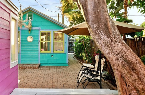 Lake Worth House | Walk Downtown; Beach 1.1 miles, Bar, Karaoke, Family Friendly, Jimmy Buffet Vibe