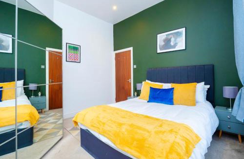 St Luke's Apartment | Walk Everywhere from this Prime Zone 1 London Apartment, Fast Wi-Fi, Restaurants, Cafés & Transport Nearby