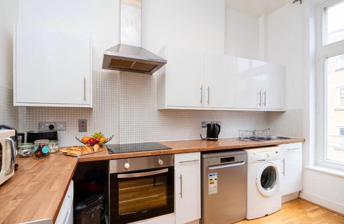 St Luke's Apartment | Walk Everywhere from this Prime Zone 1 London Apartment, Fast Wi-Fi, Restaurants, Cafés & Transport Nearby
