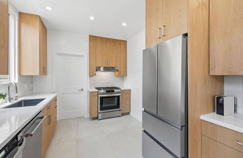 Marina District Apartment | Walk Everywhere! Marina 2BR w/Parking