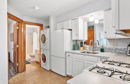 Sehome Apartment | Walk-Everywhere Patio Suite with King Bed, Parking and Fenced Yard