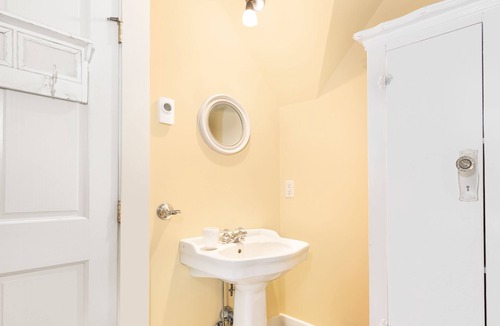 South Central Condo | Walk everywhere - Prime location