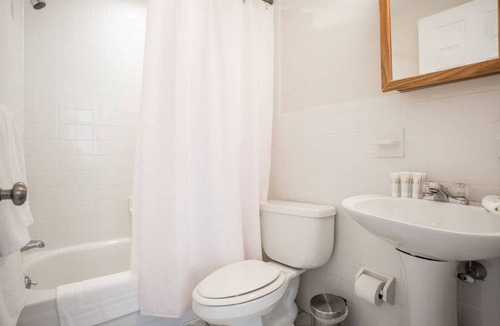 Downtown Boston Apartment | Walk everywhere - Seaport, North End, Beacon Hill. Steps from MBTA public transit. Keyless Entry!