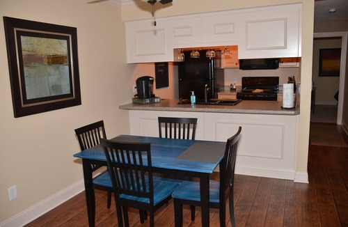Table Rock Condo | Walk In Level - Beautiful/Clean/Recently Remodeled 1BD/1BA at Pointe Royale